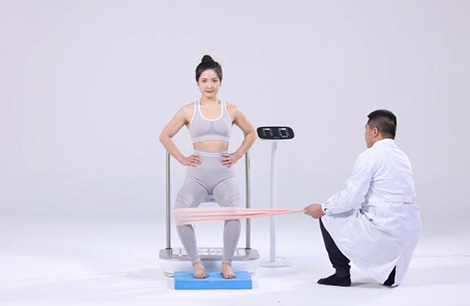 Adduction of the Ilium (sitting with the right lower limb abducted)